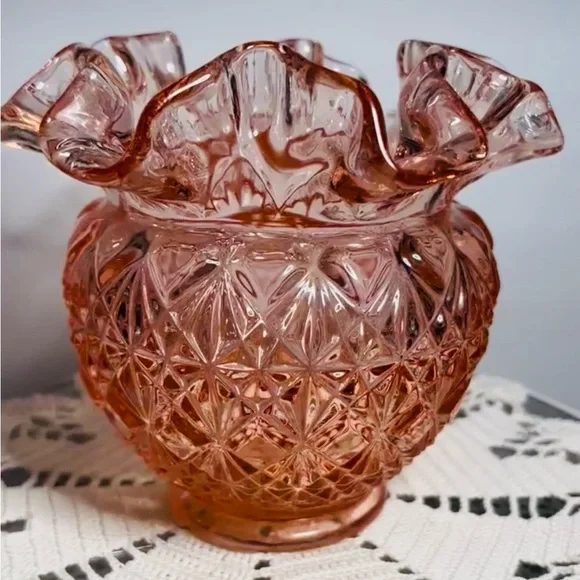 Vintage Fenton Glass Pink Dusty Rose Diamond Star Ruffled Vase – Signed